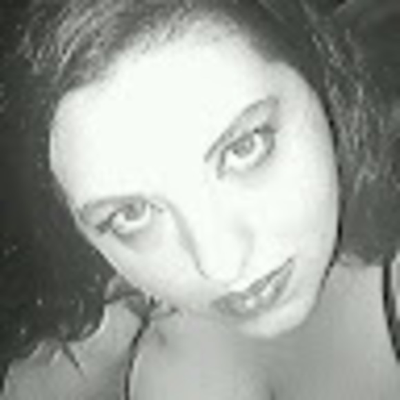 Meet your Posher, Corinne - Picture 1 of 1